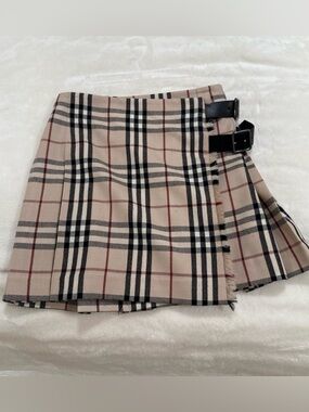 Burberry Beige Mini Skirt with Buckle Detail